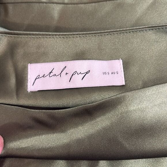 Petal & Pup Selma One-Shoulder Satin Gown NWT Small - Picture 4 of 4